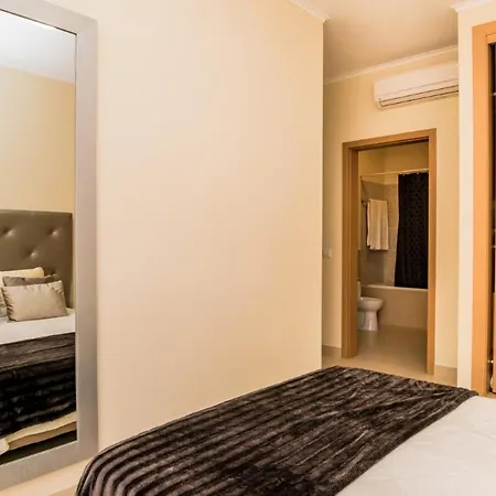 New !! Two Bedroom - Banda Musical Red