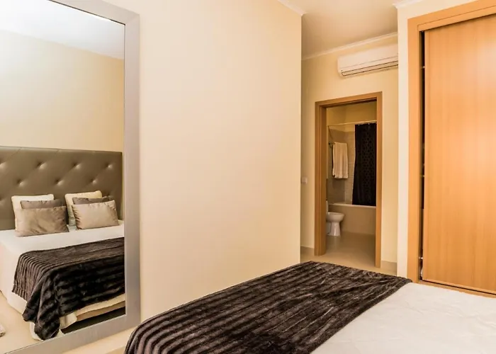 New !! Two Bedroom - Banda Musical Red